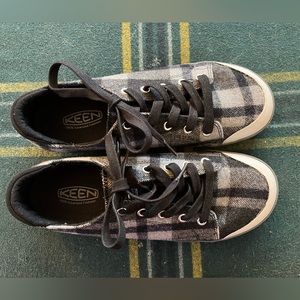 Keen Elsa III Gray Plaid Flannel Lace Up Low Top Sneakers Size 9.5